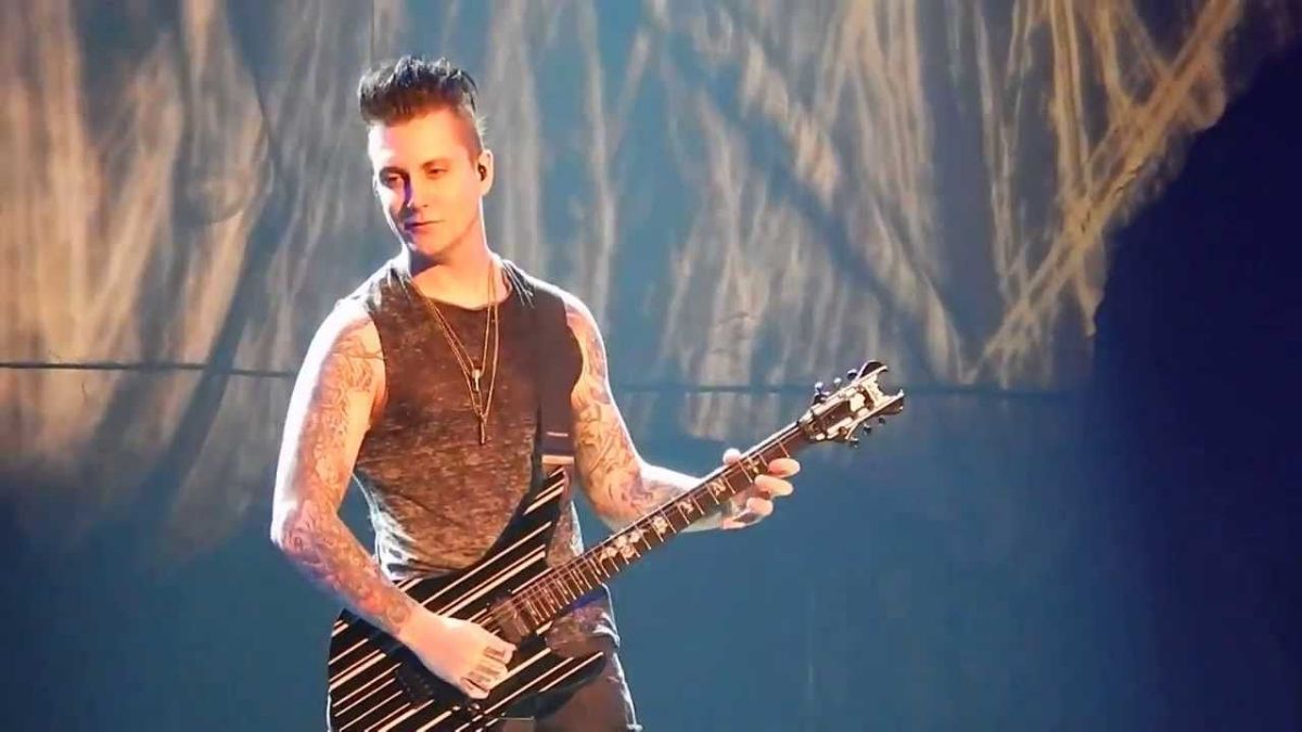Synyster_Gates_banner_img